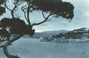Uskudar Prints: The Bosphorus, Istanbul, Turkey - Kandilli