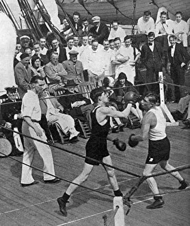 Images Dated 30th October 2015: Boxing match on deck of the Berengaria