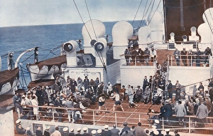 Amusements Gallery: Boxing match on deck of a cruise ship, 1930s