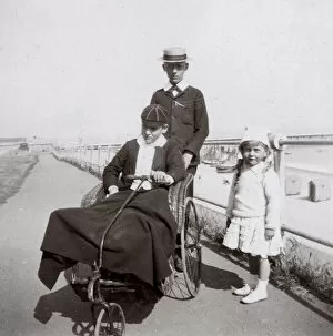 Invalid Gallery: Two boys and a girl on holiday, Southwold, Suffolk