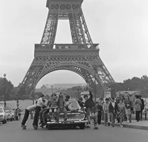 Moving Gallery: Boys riding on top of a car - Paris