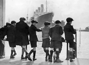 Harbours Collection: Boys Watching Ship