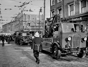 Lorry Gallery: Breakdown lorry from Lambeth fire station in action
