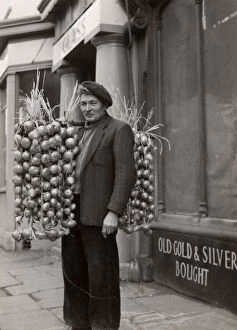 Images Dated 28th November 2017: Breton onion seller in a Bristol street