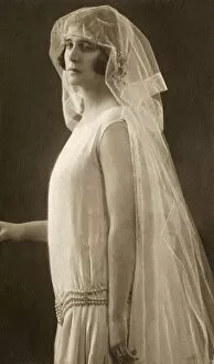 Bridal Gallery: Bride in classic 1920s bridal dress