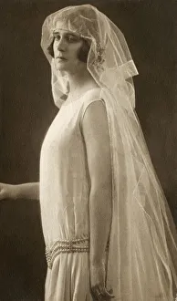 Loose Collection: Bride in classic 1920s bridal dress
