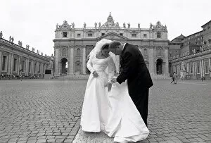 Images Dated 9th June 2016: Bride and groom in Rome, Italy