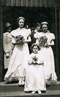 Brides Maids Gallery: Three bridesmaids with bouquets and confetti