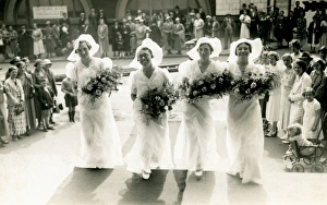 Bridesmaid Gallery: Bridesmaids at a society wedding