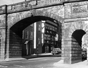Images Dated 28th March 2011: Bridgegate, Chester
