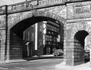 Images Dated 28th March 2011: Bridgegate, Chester