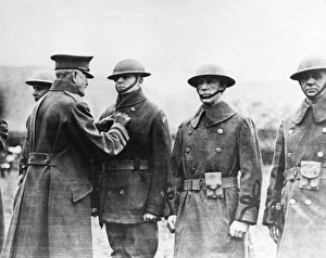 Brigadier General Macarthur receiving DSM from Pershing Brigadier General Macarthur receiving DSM from Pershing