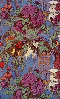 Images Dated 31st August 2012: Bright purple flowers and lanterns