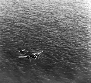 Beaufort Prints: Bristol Beaufort flies low over the sea