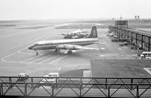 Gatwick Prints: Bristol Britannia 301 G-AOVJ