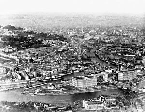 Images Dated 20th August 2018: Bristol Docks from the air probably 1920s