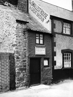 Images Dated 13th May 2011: Britains Smallest House