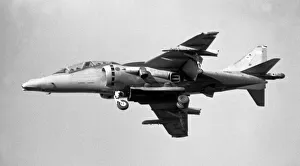 Approaching Prints: British Aerospace-Boeing Harrier T. 12 ZH661