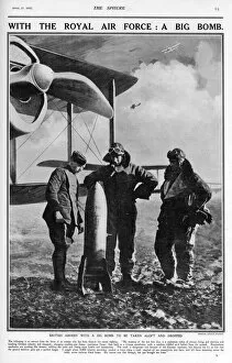 Airmen Gallery: British Airmen with a big bomb, 1918