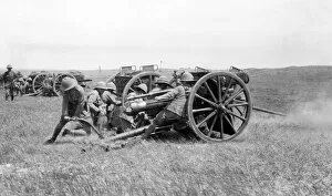 Images Dated 5th September 2011: British artillery in action near Kirkuk, WW1