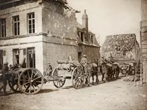 British artillerymen advancing, Western Front, WW1