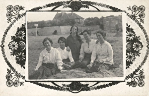 Images Dated 1st August 2017: British country girls on a seaside excursion