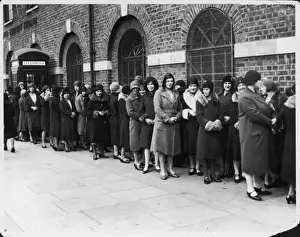 Dole Prints: British Depression Queue