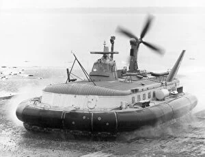 Images Dated 4th February 2015: British Hovercraft Corporation BH7 Mk2, 12 April 1972