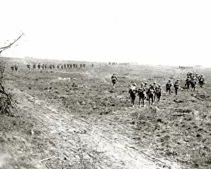 Spreading Gallery: British soldiers advancing on Western Front, WW1