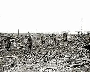 British soldiers with boarding for trenches, WW1