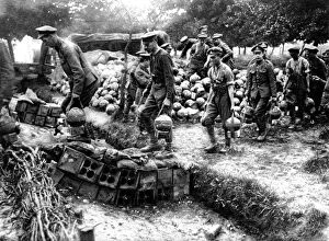 Images Dated 28th October 2004: British soldiers carrying trench-mortar ammunition