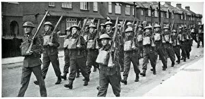 Images Dated 18th July 2019: British soldiers marching in Britain, September 1939