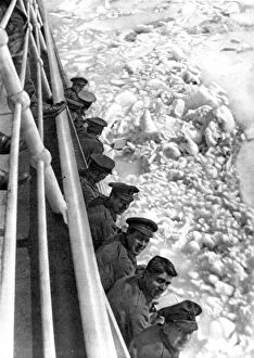 Leaning Gallery: British Soldiers on a ship bound for Russia; First World War