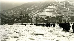 Cold Gallery: British troops crossing the frozen Rhine, Germany