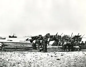 British troops landing at Rendine Bay, Gallipoli, WW1