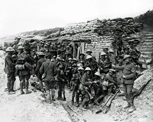 British troops get ready to attack, Western Front, WW1