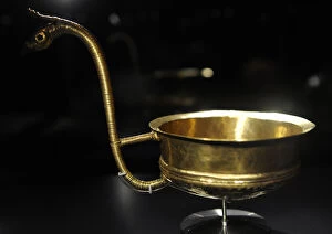 Goldsmith Gallery: Bronze Age. Golden bowls, most with handle shaped like horse