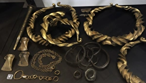 Goldsmith Gallery: Bronze Age. Objects and ornaments. Broze. Northern Zealand