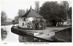 Images Dated 1st March 2019: Broxbourne, Hertfordshire - Crown Hotel from the Bridge