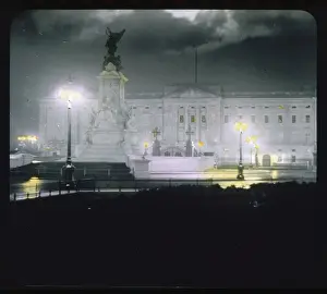 BUCKINGHAM PALACE / LANTER
