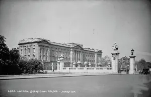 Showcases Prints: Buckingham Palace, London