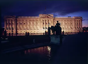 Nagele Prints: Buckingham Palace by night, London Date: circa 1960s