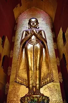 Images Dated 31st January 2016: Buddha statue in Ananda Pagoda Temple in Old Bagan, Myanmar