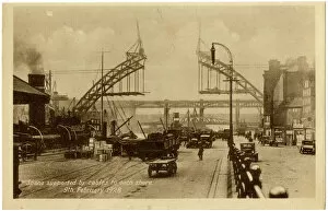 Gateshead Collection: The Building of the Tyne Bridge - Newcastle-upon-Tyne (3 / 4)