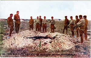 Images Dated 4th September 2017: Burial of two British soldiers on the battlefield, WW1