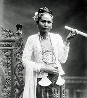 Burmese Collection: Burmese woman, Burma (Myanmar)