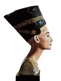 Altes Gallery: Bust of Nefertiti. s.XIV BC. 18th Dynasty. Polychrome