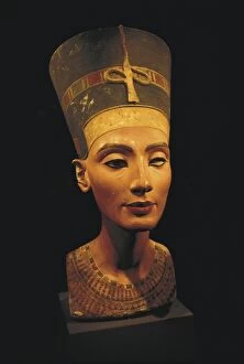 Altes Gallery: Bust of Nefertiti. s.XIV BC. 19th Dynasty. Polychromatic