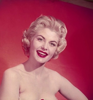 Lip Stick Gallery: Busty Blonde / C. Woof