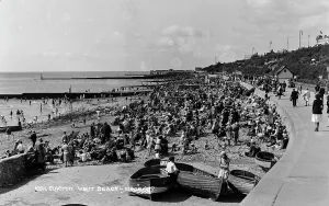 Clacton Prints: Busy Day at Clacton West Beach